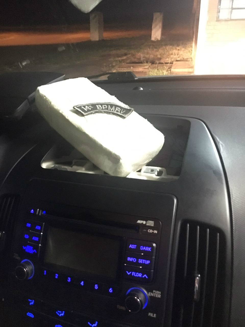Traficante é preso com 15 kg de cocaína e pasta base em carro de luxo