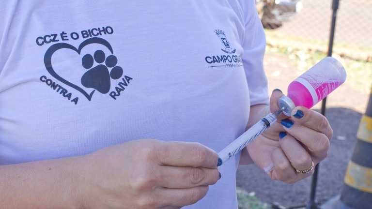 CCZ já vacinou mais de 23 mil animais contra a raiva CCZ já vacinou mais de 23 mil animais contra a raiva