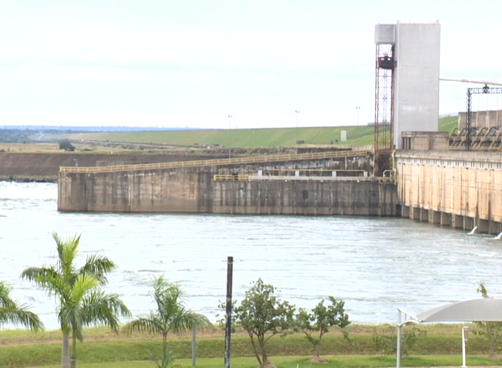 Usina Hidrelétrica de Porto Primavera, na divida de Mato Grosso do Sul com São Paulo (Foto: Reprodução/TV Fronteira)