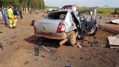 Colisão frontal entre carro e caminhonete deixa quatro pessoas na BR-163 Cesar Galeano