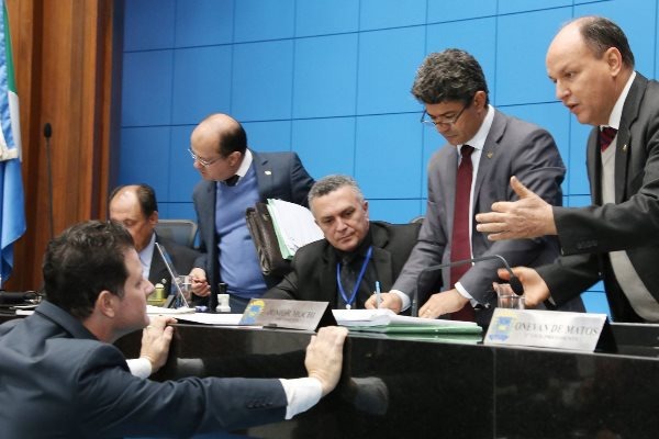 Deputados de MS devem analisar cinco Projetos de Lei hoje Victor Chileno