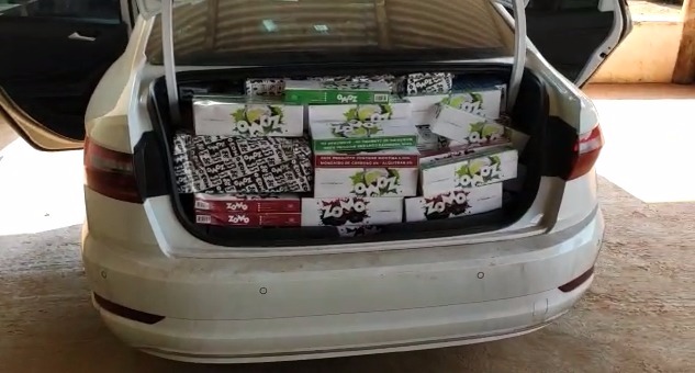 Homem é preso na MS-164 contrabandeando essências de Narguilé para a Capital Haviam 60 caixas no interior do carro. Foto: Enfoque MS