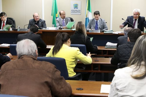 CCJR analisa 23 proposições na última reunião do semestre CCJR analisa 23 proposições na última reunião do semestre