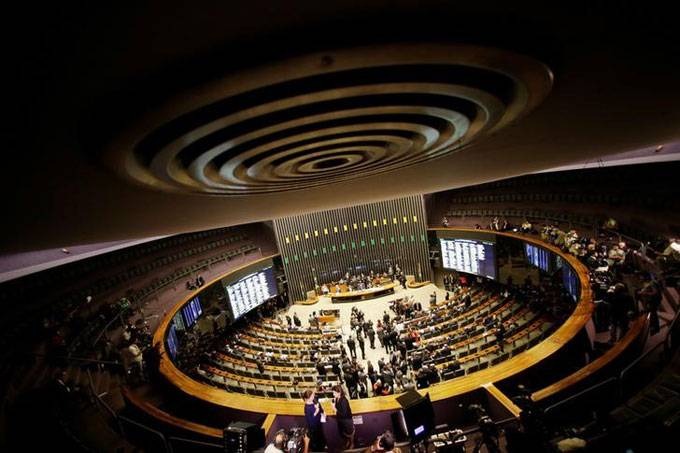 Câmara aprova MP que define valores mínimos para o frete rodoviário Ideia é acelerar a votação para que a matéria também seja votada ainda hoje no plenário do Senado (Ueslei Marcelino/Reuters)