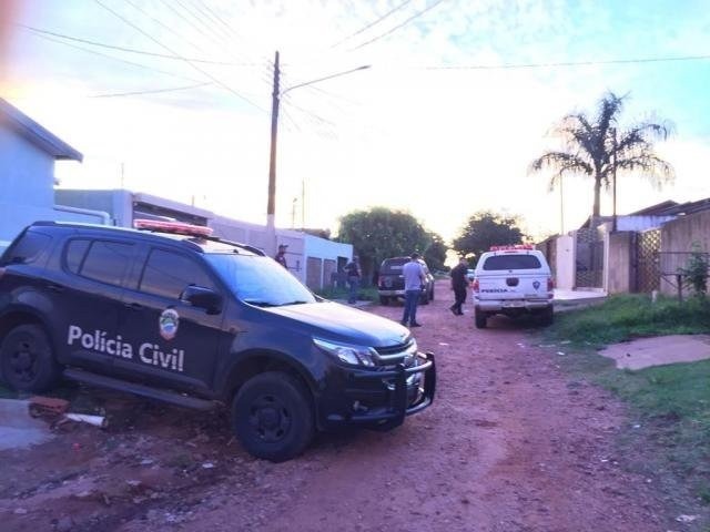 Suspeitos reagiram a abordagem dos investigadores, que realizavam busca e apreensão, no Bairro Residencial, em Ponta Porã.