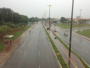 Domingo que marca início de fevereiro deve ser nublado e chuvoso Em Campo Grande chove durante a tarde e os termômetros registram temperaturas que variam de 22°C a 33°C (Foto: Divulgação)