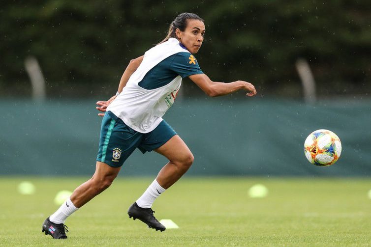 Marta volta a treinar com as demais jogadoras - Divulgação CBF