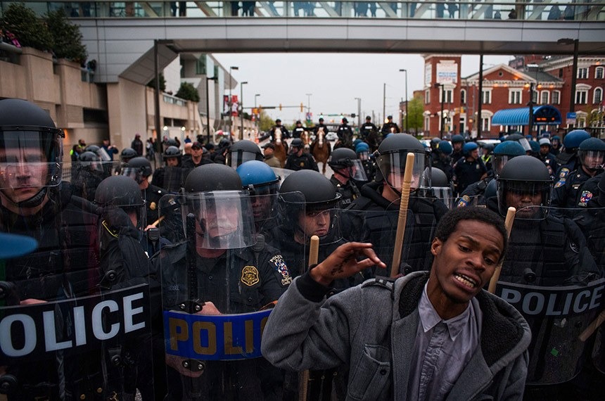 Clamor por igualdade racial: protestos pelo assassinato de George Floyd, um negro de 46 anos, por um policial branco, se espalharam pelos Estados Unidos e pelo mundo.
Noah Scialon/EPA/Agência Brasil

