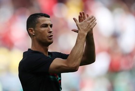 Estrela de Hollywood: Juve prepara festa de gala para receber Cristiano Ronaldo Cristiano Ronaldo deve ser recebido por mais de 45 mil torcedores em Turim (Foto: REUTERS/Carl Recine)