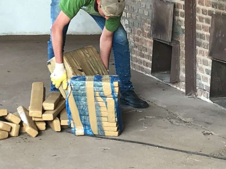 Mais de 14t de maconha são incineradas na fronteira Mais de 14t de maconha são incineradas na fronteira