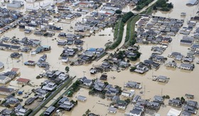 Campo-grandense arrecada alimentos para vítimas de chuvas no Japão Área inundada é vista após chuvas fortes em Kurashiki, no Japão. (Foto: Kyodo/via Reuters)