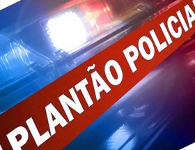 Homem é agredido por amigo com garrafada e desmaia em bar