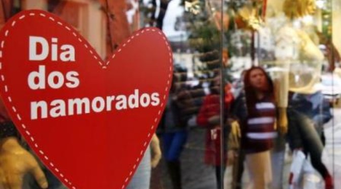 Procon realiza pesquisa de preços para o Dia dos Namorados