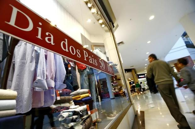 Dia dos Pais deve injetar R$ 136 milhões na economia de MS Dia dos Pais deve injetar R$ 136 milhões na economia de MS