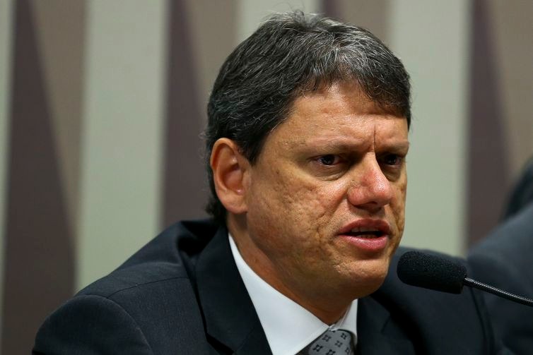 Brasil deve retomar grau de investimento em breve, diz ministro O ministro da Infraestrutura, Tarcísio de Freitas, disse que novas concessões devem trazer investimentos para o país - Marcelo Camargo/Agência Brasil