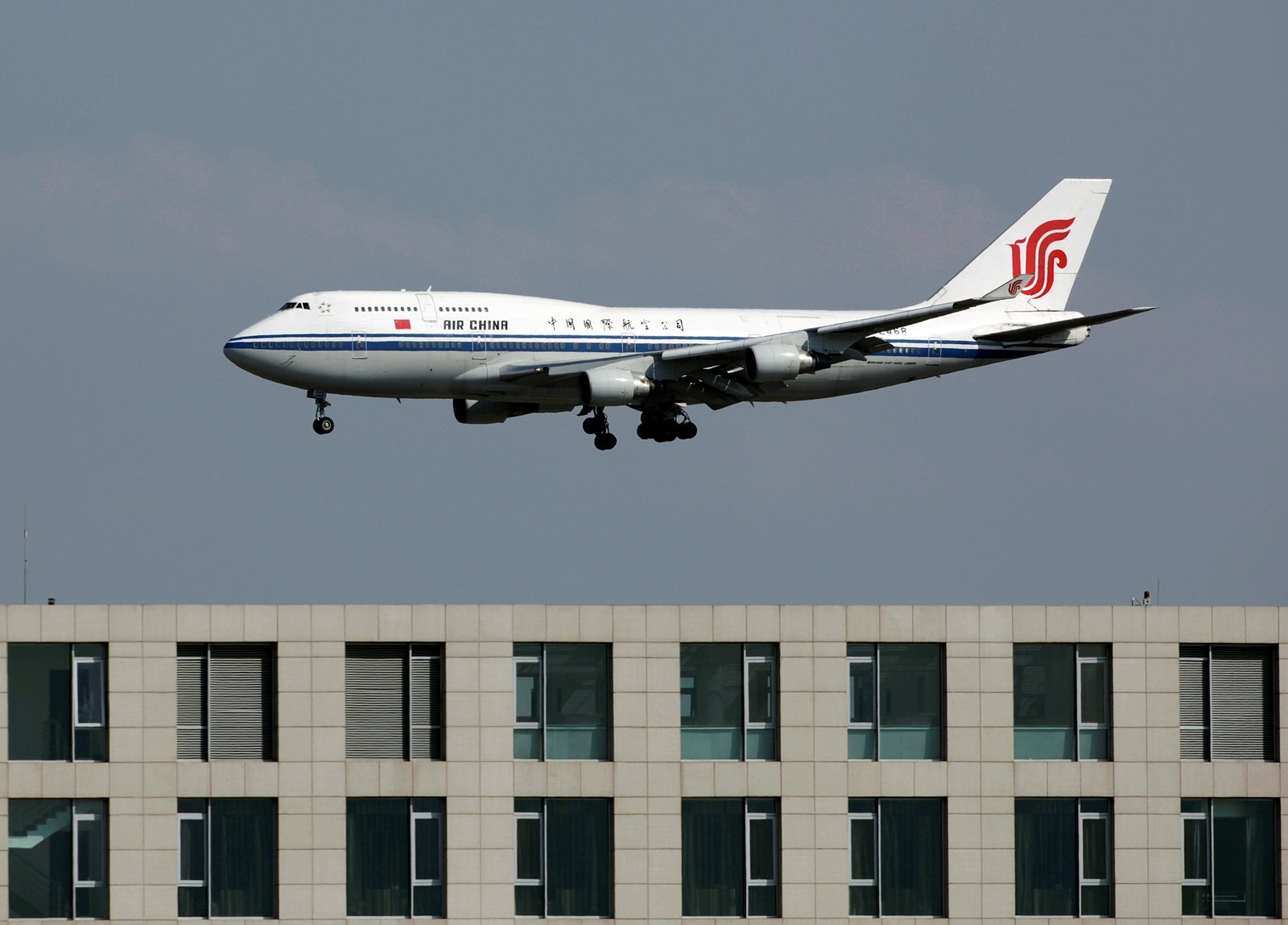 Copiloto desliga ar-condicionado por engano e avião da Air China desce pelo menos 3 mil metros Petar Kujundzic/File Photo/Reuters