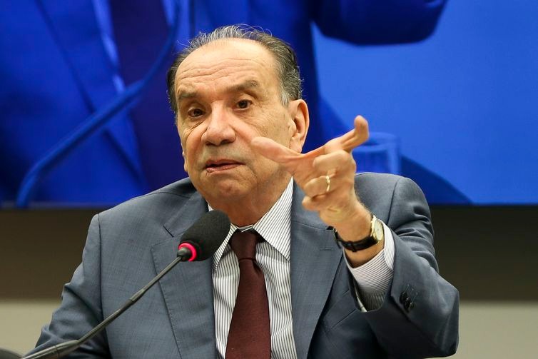 EUA devolvem crianças aos pais a conta-gotas, critica Aloysio Nunes EUA devolvem crianças aos pais a conta-gotas, critica Aloysio Nunes