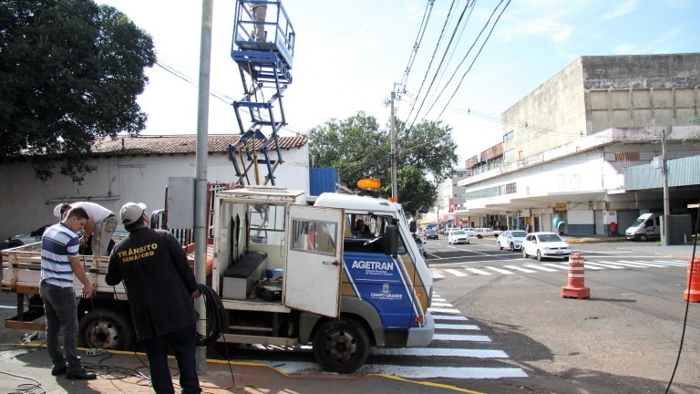 Novos semáforos reforçam sinalização no trânsito de Campo Grande Novos semáforos reforçam sinalização no trânsito de Campo Grande