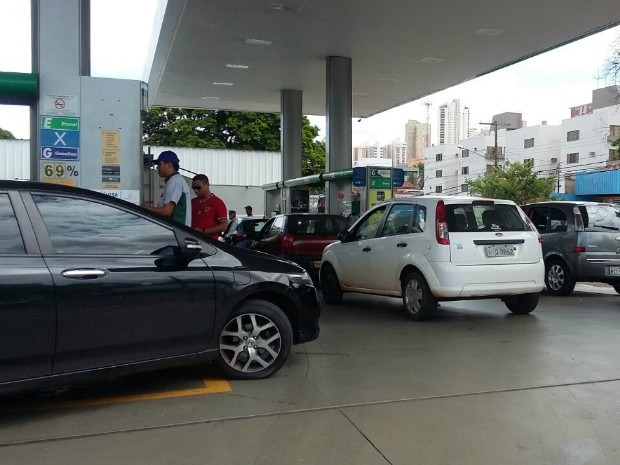 Gasolina custa até r$ 4,69 o litro em postos do estado