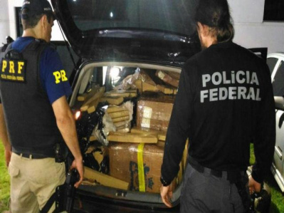 Spacefox com maconha foi interceptado na BR-463 (Foto: Divulgação)
