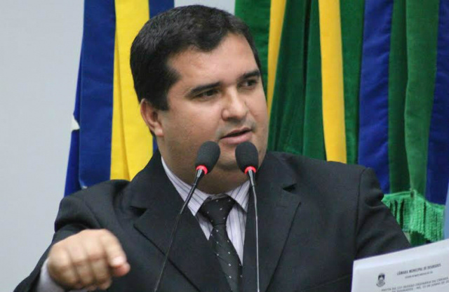 Vereador Madson alerta população quanto a gripe H1N1 Vereador Madson Valente, de Doourados, preocupado com a gripe H1N1 (Foto:Divulgação)