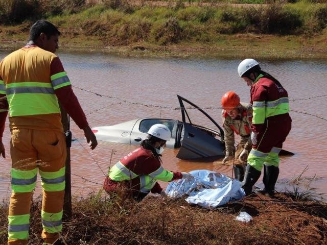 Carro sai da pista e homem morre ao ensinar esposa a dirigir na BR-163 : Rones Cezar/Alvorada Informa)