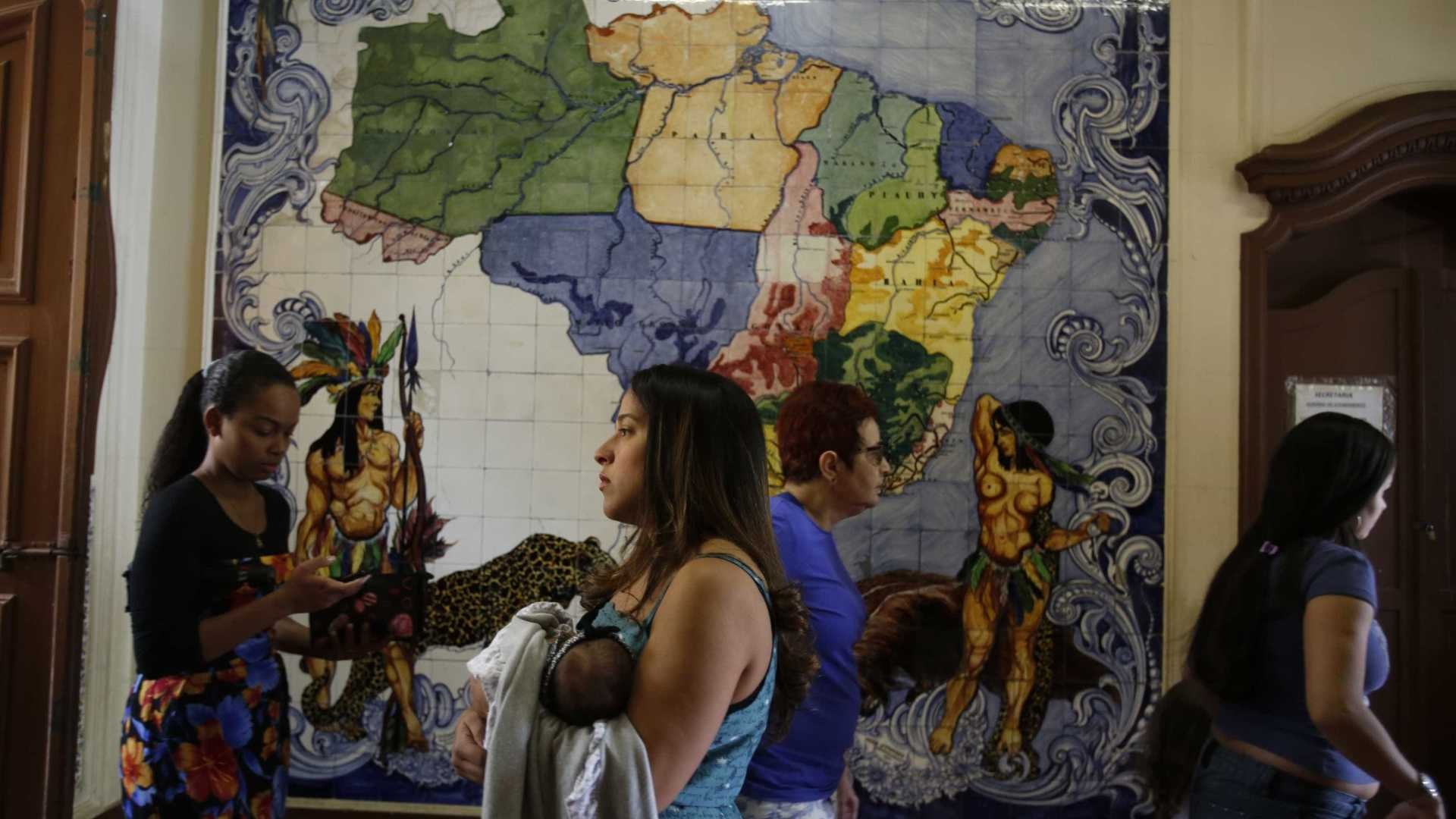 Corrupção e crise fazem das mulheres maioria do 'não voto'