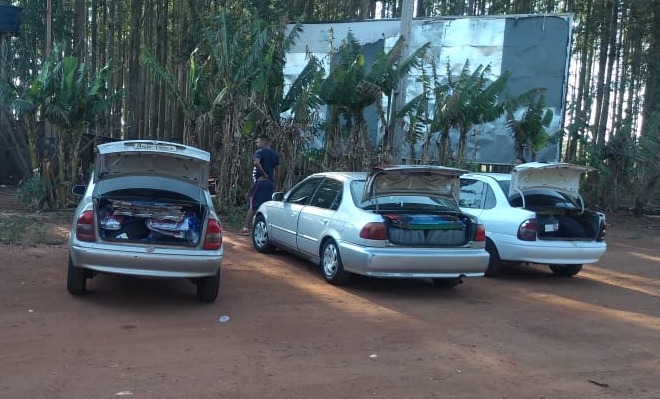 DOF apreende três carros com produtos sem origem fiscal na MS-164 DOF apreende três carros com produtos sem origem fiscal na MS-164