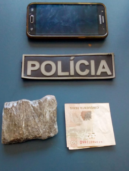 Homem é flagrado vendendo drogas em estacionamento de estádio