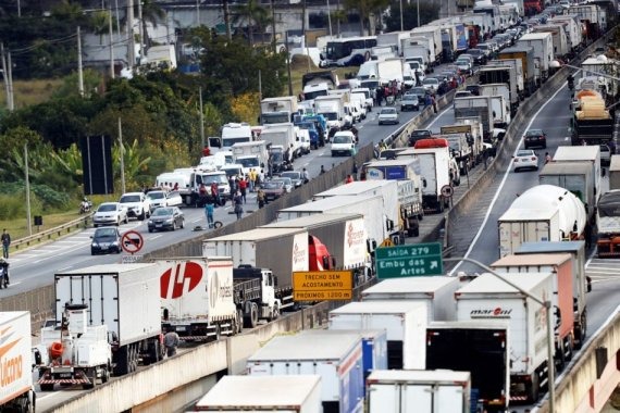 Projeções para o PIB do ano pioram após greve dos caminhoneiros Projeções para o PIB do ano pioram após greve dos caminhoneiros