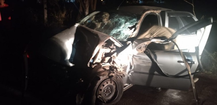 Motorista fica ferido após colisão entre carro e caminhão em anel viário Motorista sofre traumatismo craniano. Divulgação/Corpo de Bombeiros