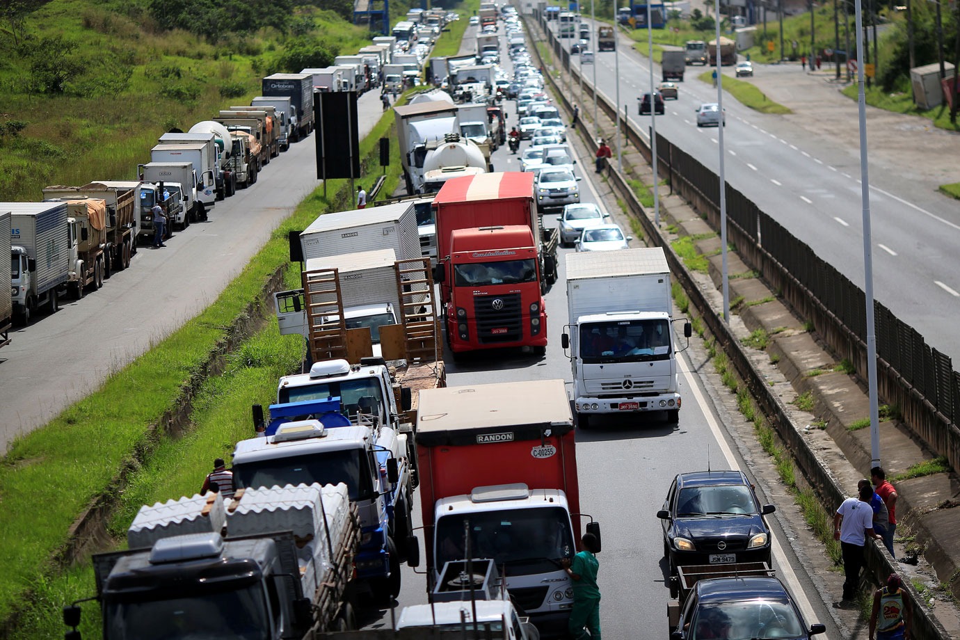 Greve dos caminhoneiros aumenta incertezas e prejudicará desempenho da indústria nos próximos meses (Ueslei Marcelino/Reuters)