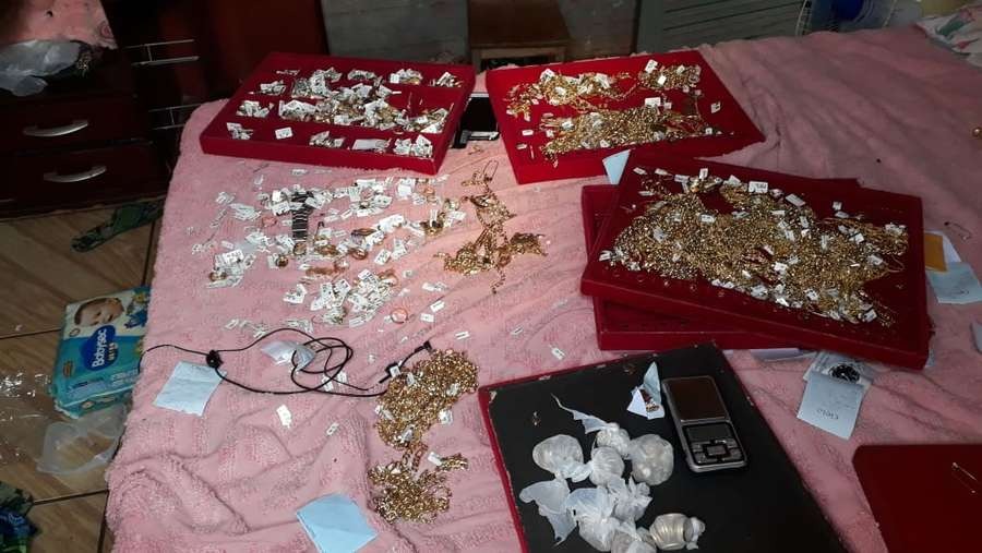 PM e PC prendem trio suspeito de roubo a joalheria