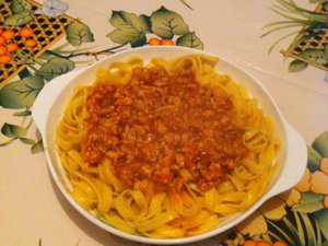 Aprenda a fazer espaguete com molho de linguiça de frango Aprenda a fazer espaguete com molho de linguiça de frango