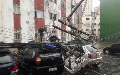 Desabamento ocorreu por volta das 6h, na Rua Alto de São João - Foto: Vanderson Nascimento / TV Bahia