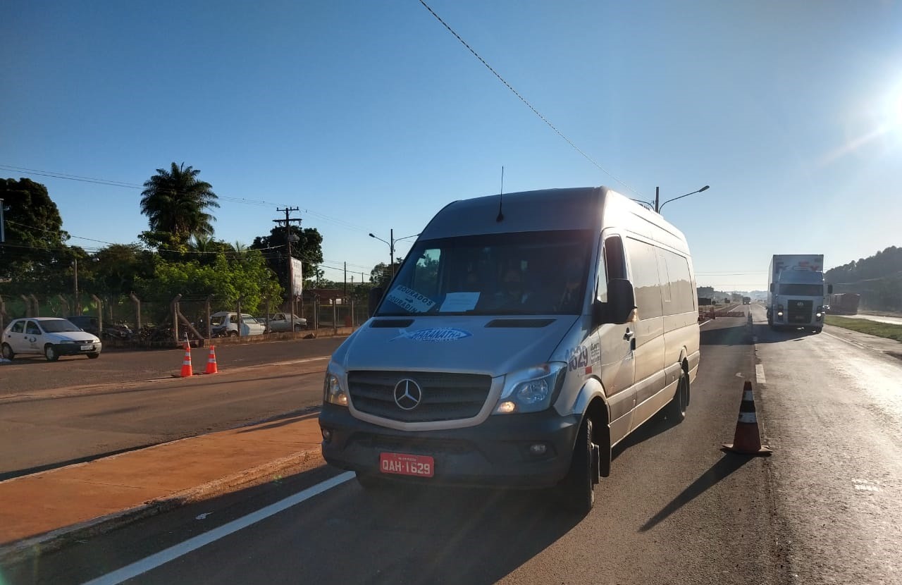 Agepan barra veículo com excesso de passageiros Divulgação