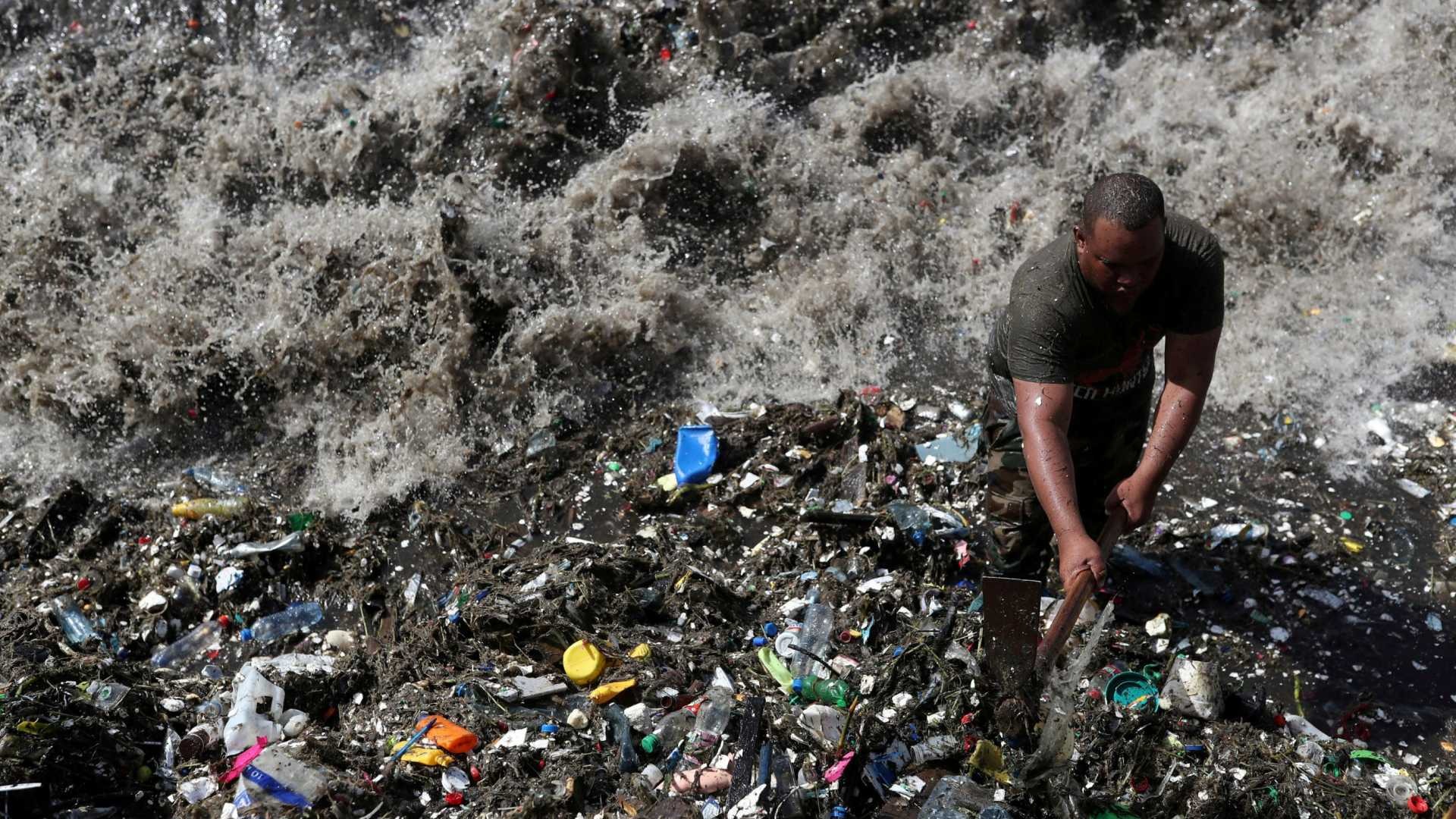 Praias paradisíacas do Caribe estão sendo invadidas pelo lixo Praias paradisíacas do Caribe estão sendo invadidas pelo lixo