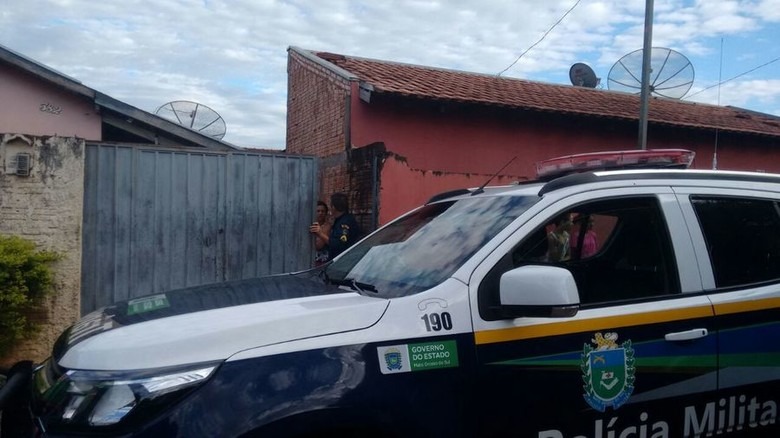 Corpo estava no telhado de uma casa - Márcio Rogério/Nova News