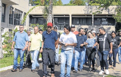 Representantes sindicais querem apoio do governo do Estado para evitar demissões - Foto: Paulo Ribas / Correio do Estado