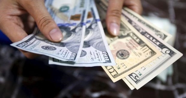 Dólar opera em leve alta nesta segunda-feira