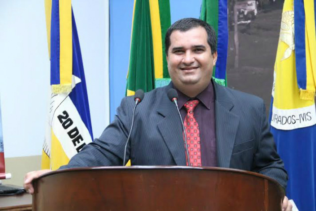 Vereador orienta população a procurar postos de saúde para vacinar contra a H1N1 Vereador Madson que está pedindo a população para ir a um Posto de Saúde e tomar a vacina contra a H1N1 (Foto:Divulgação)