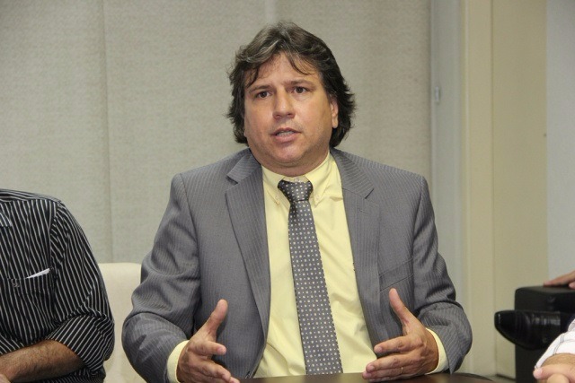 O presidente da ASSOMASUL, Pedro Caravina, adverte prefeituras adotarem  medidas para contenção de despesas diante da crise.