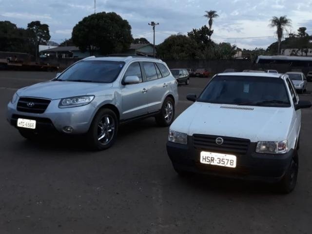 Fuzileiro naval de 22 anos é preso com veículo roubado Os dois veículos e a dupla foram encaminhados à sede da Defurv. (Foto: Defurv)