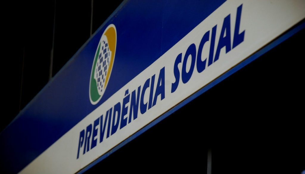 Governo deve cortar mais de R$ 5 bi de benefícios irregulares do INSS Governo deve cortar mais de R$ 5 bi de benefícios irregulares do INSS
