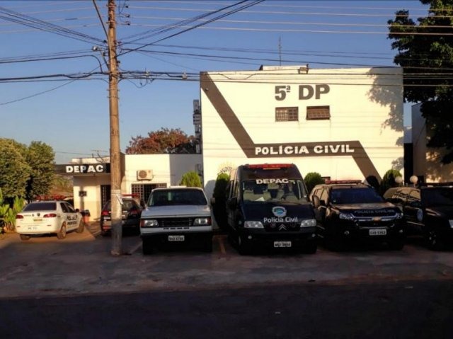 Após roubo, ladrão é preso com 15 celulares e 11 bolsas no Aero Rancho Após roubo, ladrão é preso com 15 celulares e 11 bolsas no Aero Rancho