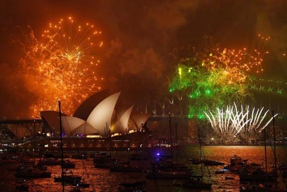 Fogos de artifício marcam a chegada do ano de 2018 no porto de Sydney, na AustráliaDavid Moir/EFE