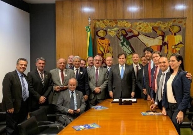 Prefeitos pressionam Maia por cumprimento da pauta municipalista
