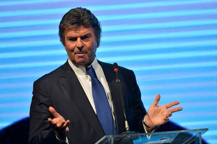 O ministro do Supremo Tribunal Federal, Luiz Fux, concedeu liminar proibindo os tribunais de mudarem o horário até a decisão final da questão - Marcelo Camargo/Agência Brasil