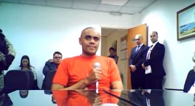 Advogado pode pedir transferência de agressor de Bolsonaro para o DF Adélio Bispo está preso em Campo Grande, capital do Mato Grosso do Sul. Reprodução / Youtube