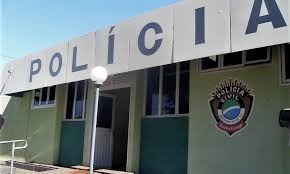 Durante operação em delegacia são encontrados 8 celulares e maconha Durante operação em delegacia são encontrados 8 celulares e maconha